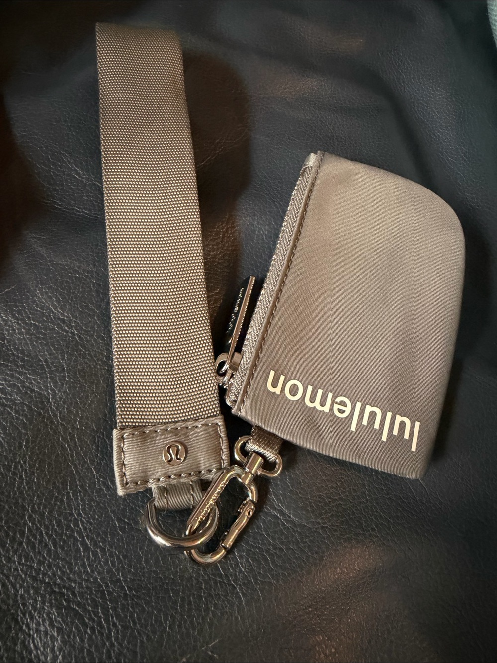 lululemon athletica olive key and card holder wristlet
